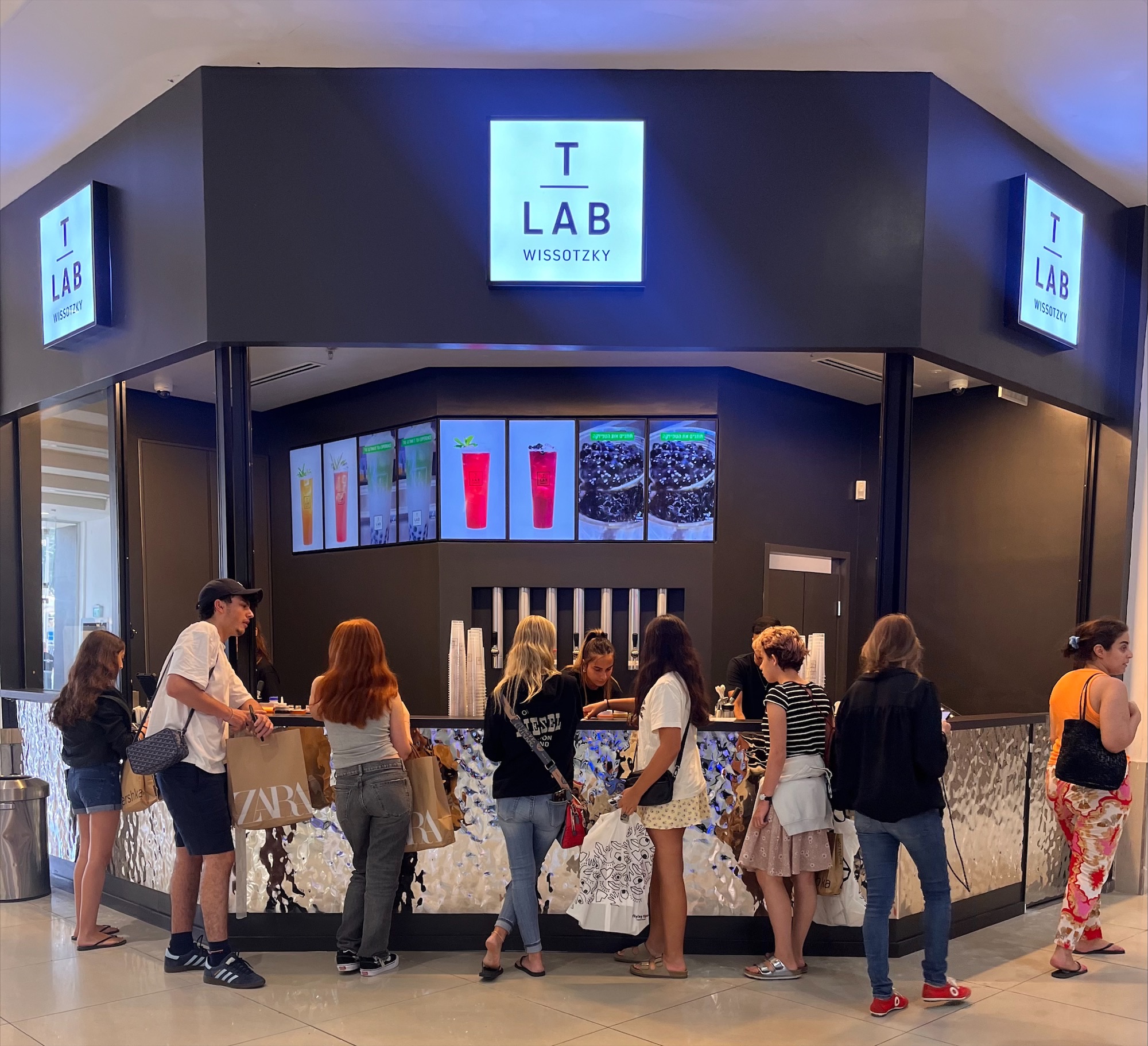 T LAB החנות החדשה בקניון עופר הגדול פתח תקוה (צילום: לידור טרשי)