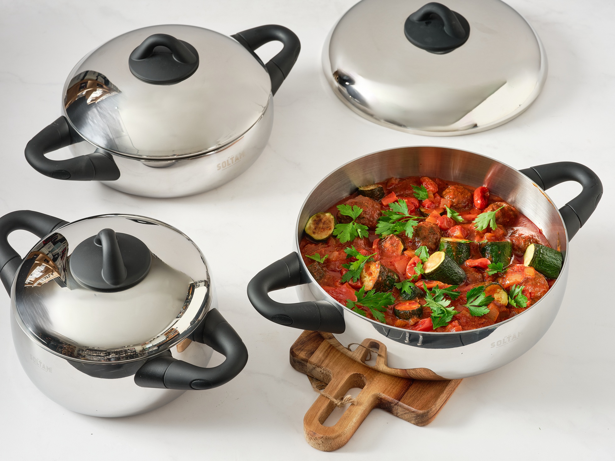 קולקציית TWIST החדשה בגרסת נירוסטה פרימיום מבית סולתם, מחירי השקה 150- 500 שח לפריט (צילום: גיל אבירם)