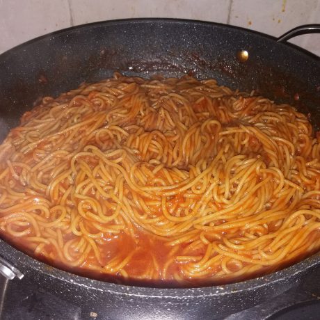 ספגטי ברוטב עגבניות בסיר 1 בלבד