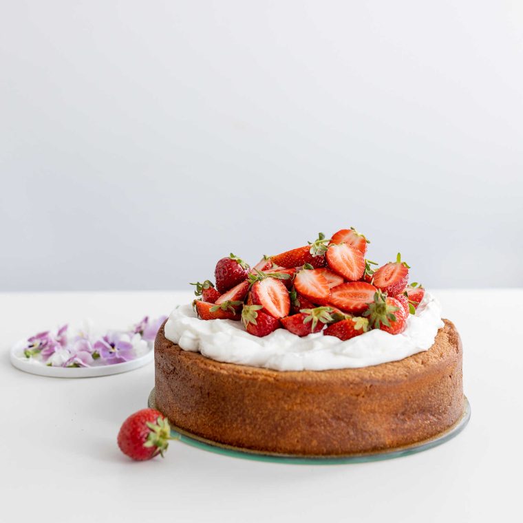 עוגת וניל במילוי קרם מסקרפונה מתכון מאיה דרין, שפית ועיתונאית אוכל, צילום גל בן זאב (באדיבות סולתם)