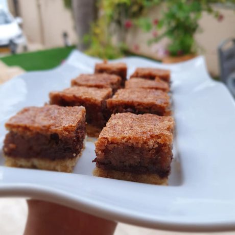 עוגת שכבות שוקולד וקראנץ אגוזים
