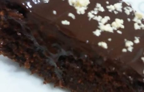 עוגת שוקולד מפוצצת שוקולד ללא קקאו