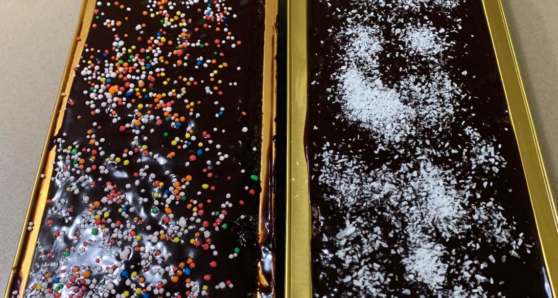 עוגת שוקולד פשוטה וטעימה – קוקוס או שוקולד מה אתן מעדיפות