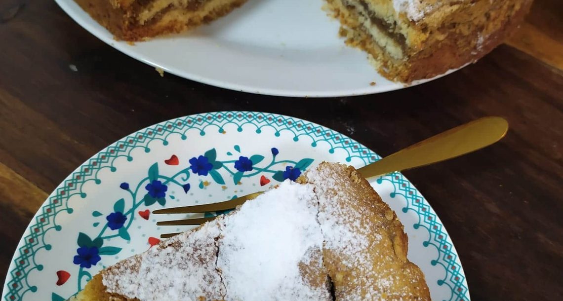 עוגת שכבות פריך נס קפה עם מרנג ואגוזים – נוסטלגיה